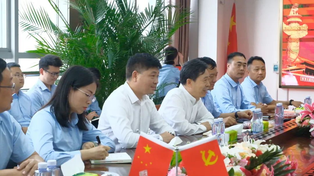 新密市委常委、政法委書(shū)記劉軍杰一行蒞臨榮盛科技集團(tuán)調(diào)研指導(dǎo)
