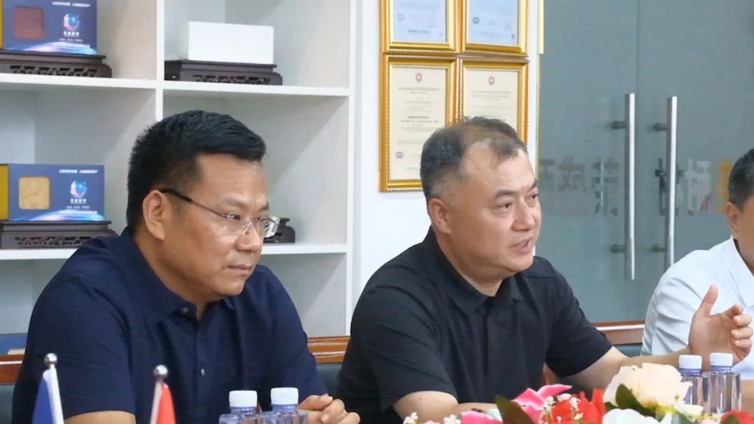 新密市委常委、政法委書(shū)記劉軍杰一行蒞臨榮盛科技集團(tuán)調(diào)研指導(dǎo)