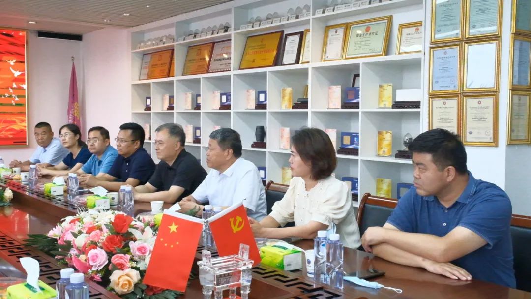 新密市委常委、政法委書(shū)記劉軍杰一行蒞臨榮盛科技集團(tuán)調(diào)研指導(dǎo)
