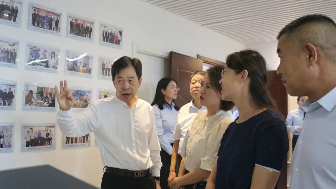 新密市委常委、政法委書(shū)記劉軍杰一行蒞臨榮盛科技集團(tuán)調(diào)研指導(dǎo)